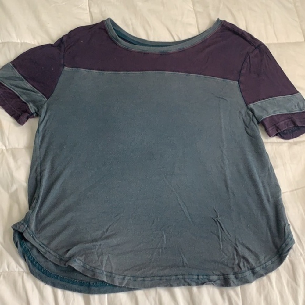 Me to We tee shirt size small